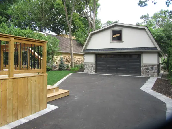 33 Cloverhill RD, Toronto W07, ON M8Y 1T1