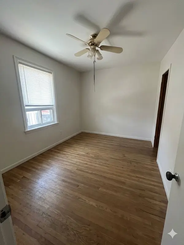 1481 Myron DR W, Mississauga, ON L5E 2N5