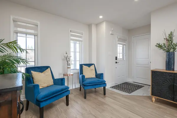 2210 Fairmount DR, Oakville, ON L6M 5J5