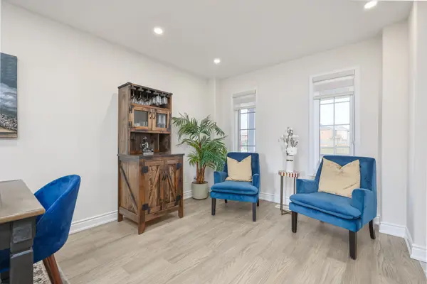 2210 Fairmount DR, Oakville, ON L6M 5J5