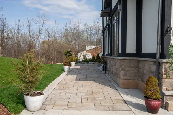 1040 Oakhill BLVD, Fort Erie, ON L2A 1N9