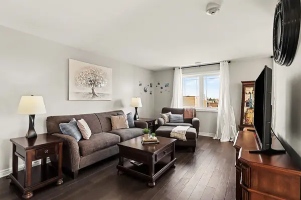 340 Tribeca Private #13, Barrhaven, ON K2J 6B4
