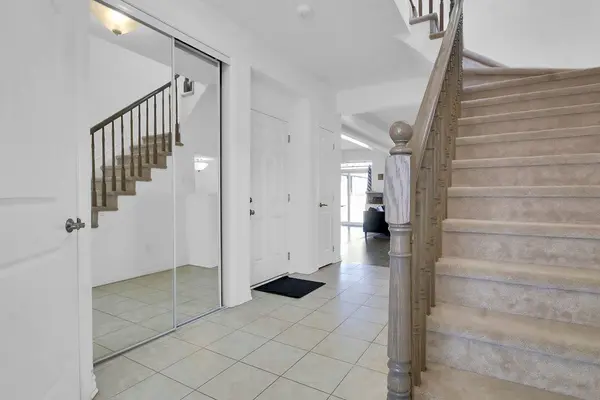 4852 Abbott ST E, Kanata, ON K2S 1E7