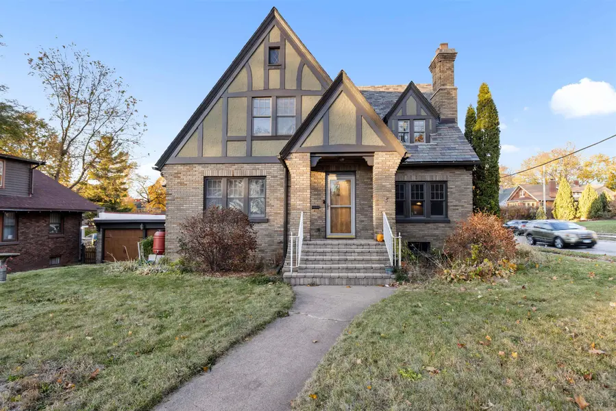 2322 E State Street, Rockford, IL 61107