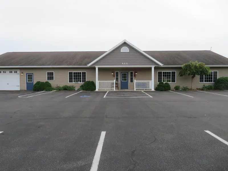 411 W Meadows Drive, Freeport, IL 61032