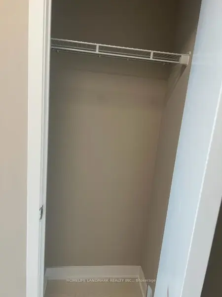 3900 Confederation Pkwy #5605, Mississauga, ON L5B 0M3