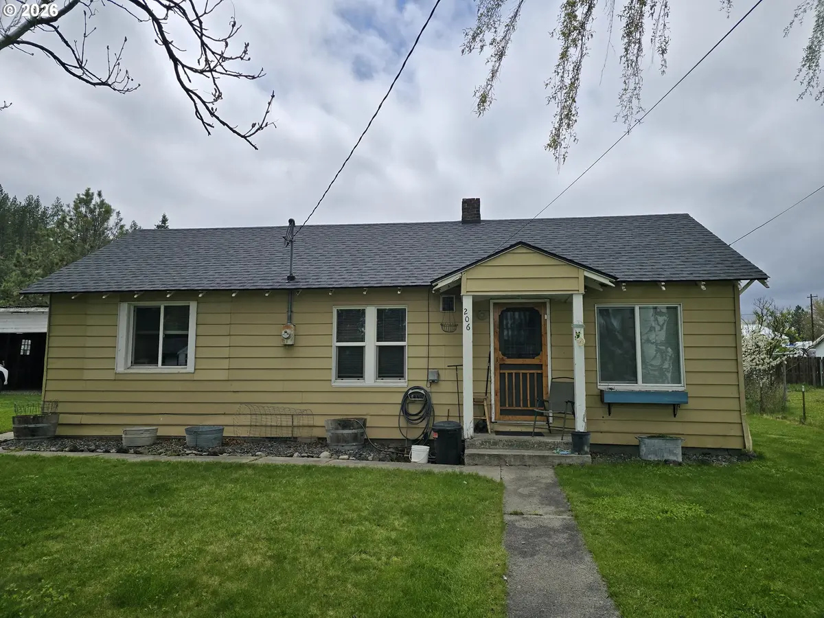 206 S SPRUCE ST, Wallowa, OR 97885