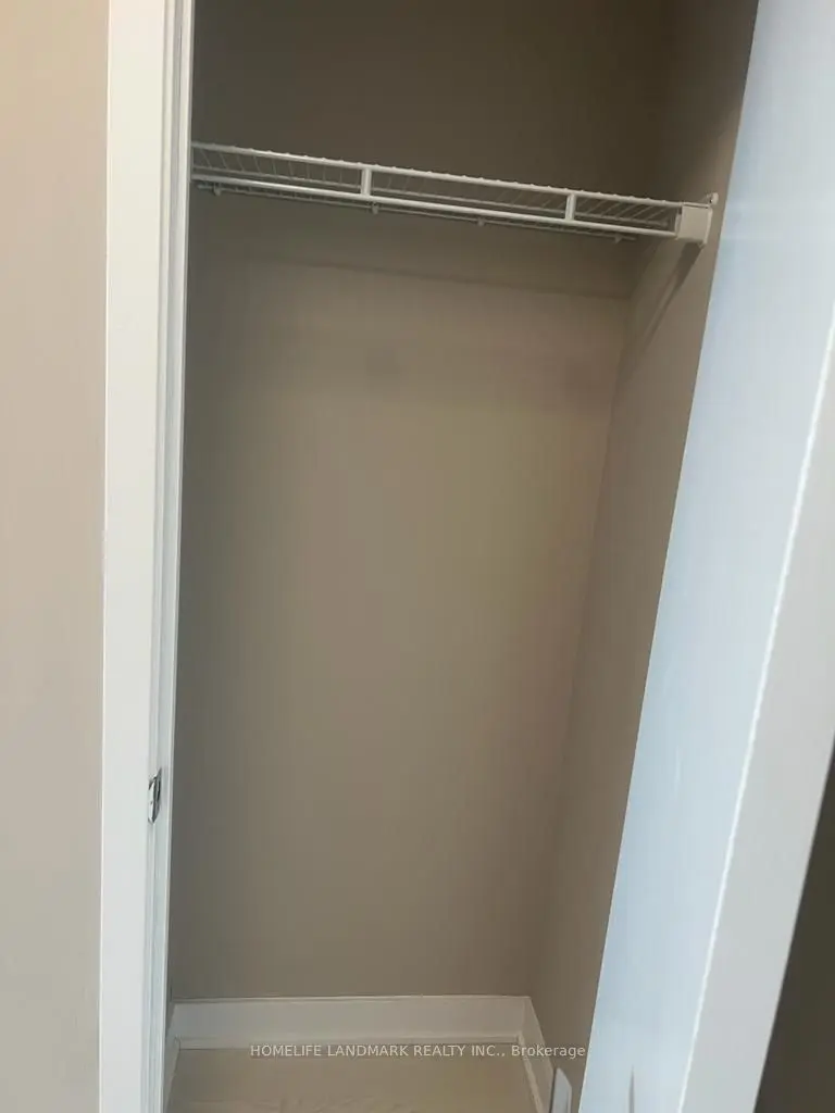 3900 Confederation Pkwy #5605, Mississauga, ON L5B 0M3