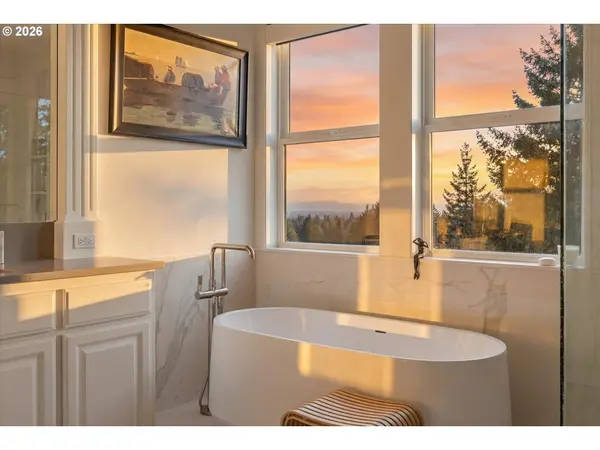 9238 NW MURDOCK ST, Portland, OR 97229