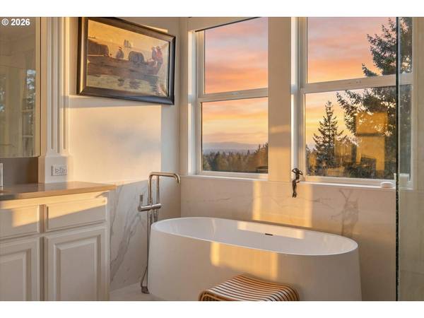 9238 NW MURDOCK ST, Portland, OR 97229