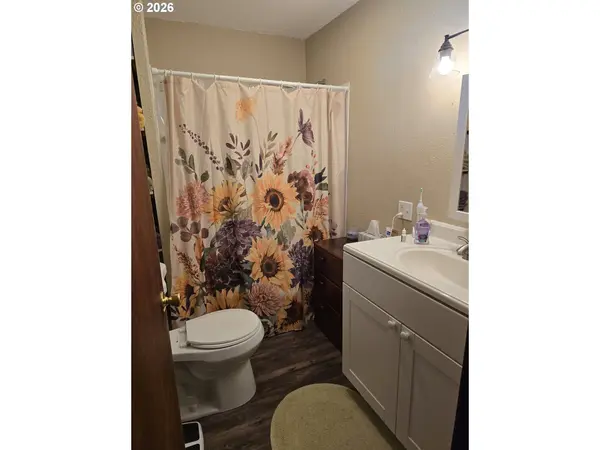 206 S SPRUCE ST, Wallowa, OR 97885