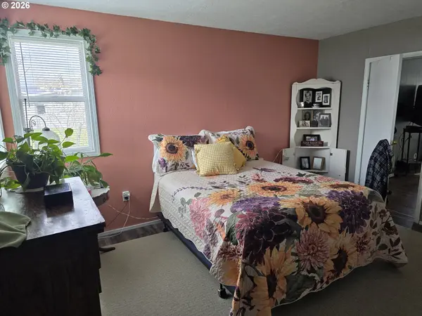 206 S SPRUCE ST, Wallowa, OR 97885