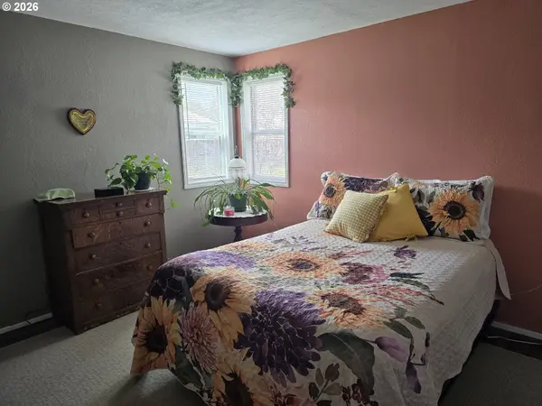 206 S SPRUCE ST, Wallowa, OR 97885