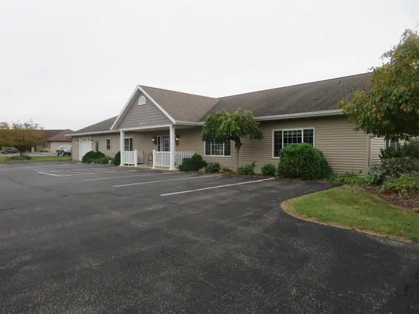 411 W Meadows Drive, Freeport, IL 61032