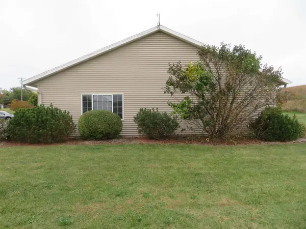 411 W Meadows Drive, Freeport, IL 61032