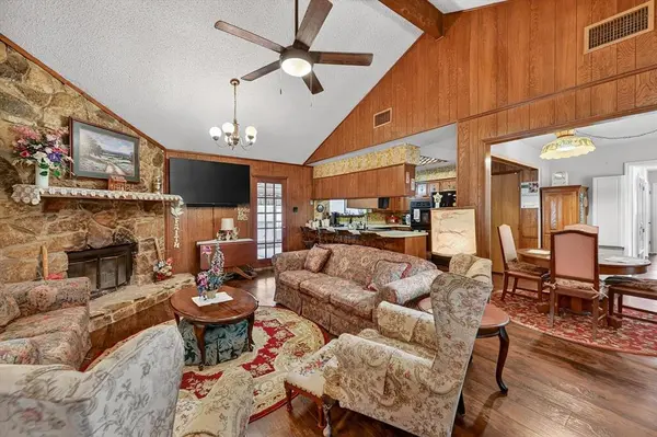 1516 Caddo Peak Trail, Joshua, TX 76058