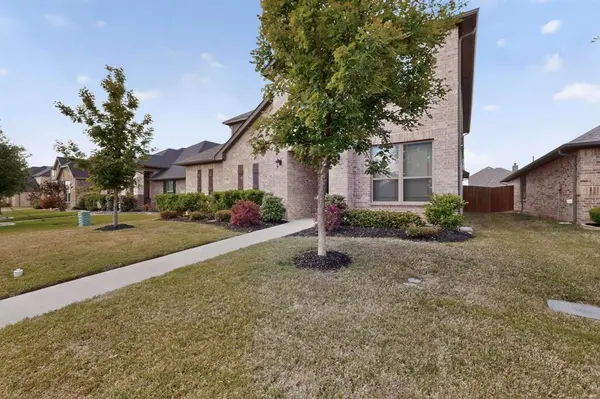 73 River Oaks Boulevard, Waxahachie, TX 75165