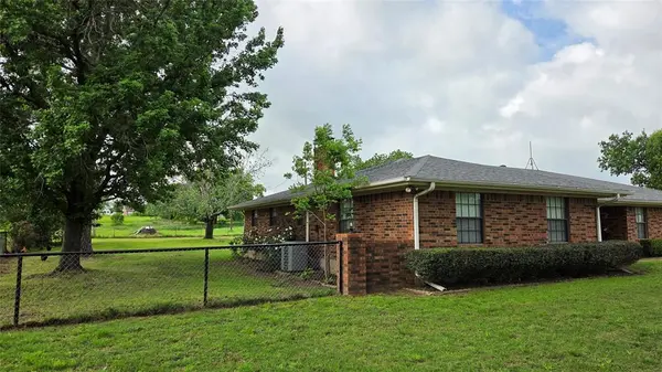 338 Travis Road, Decatur, TX 76234
