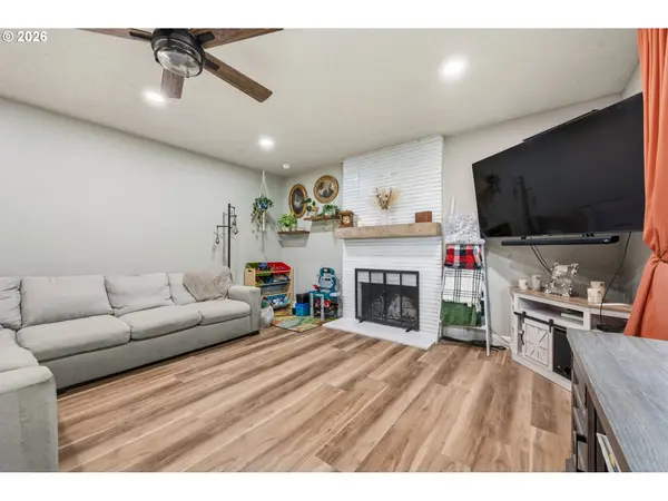 965 SOMMERVILLE LOOP, Harrisburg, OR 97446