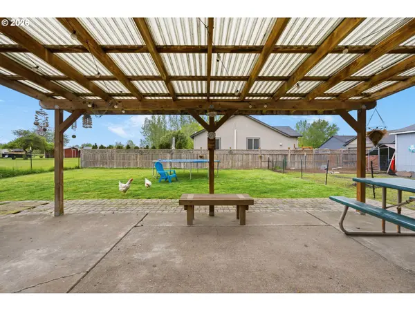 965 SOMMERVILLE LOOP, Harrisburg, OR 97446