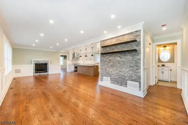 44 4Th Ave, Roseland Boro, NJ 07068