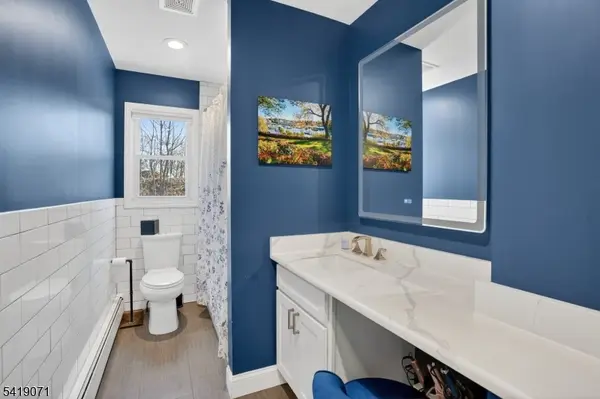 116 Star Lake Rd, Bloomingdale Boro, NJ 07403