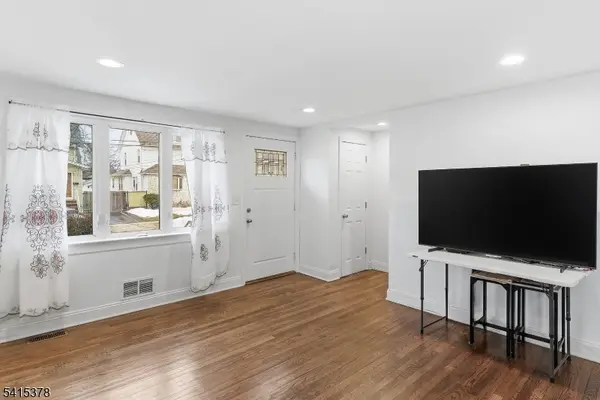 229 Hillcrest Ter, Roselle Boro, NJ 07203