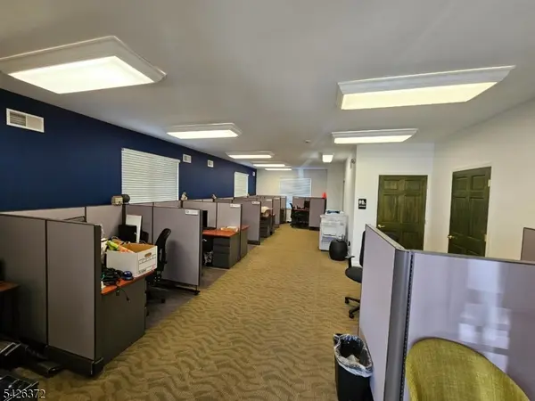 4 Walter E Foran Blvd, Raritan Twp., NJ 08822