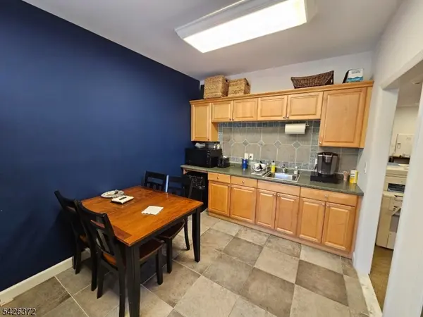 4 Walter E Foran Blvd, Raritan Twp., NJ 08822