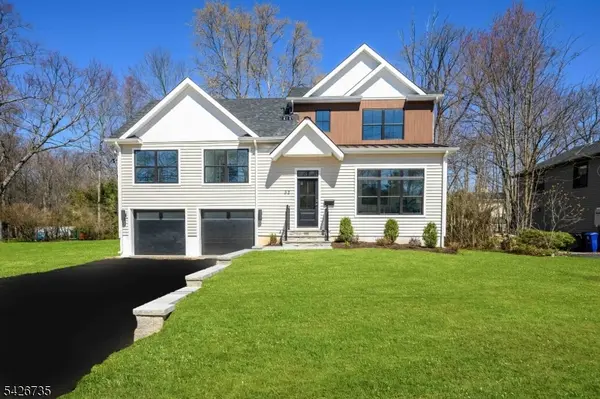 32 W Mcclellan Ave, Livingston Twp., NJ 07039