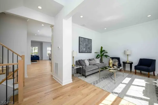 32 W Mcclellan Ave, Livingston Twp., NJ 07039