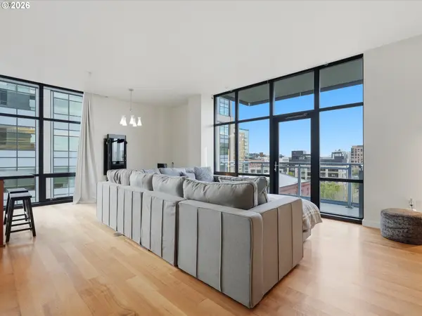 1025 NW COUCH ST, Portland, OR 97209