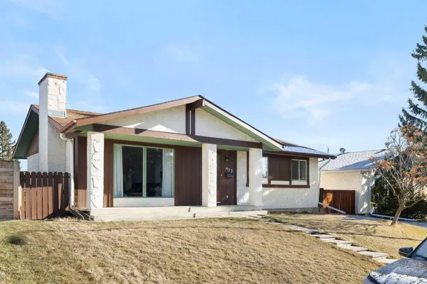 472 Cedarpark DR SW, Calgary, AB T2W 2J7