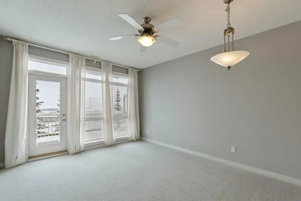 133 Rockyledge VW NW #14, Calgary, AB T3G 5X2