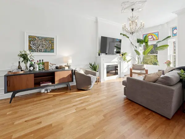 328 Wellesley ST E, Toronto C08, ON M4X 1H3