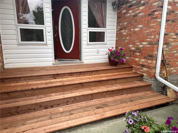 2157 Douglas AVENUE, North Battleford, SK S9A 3J1