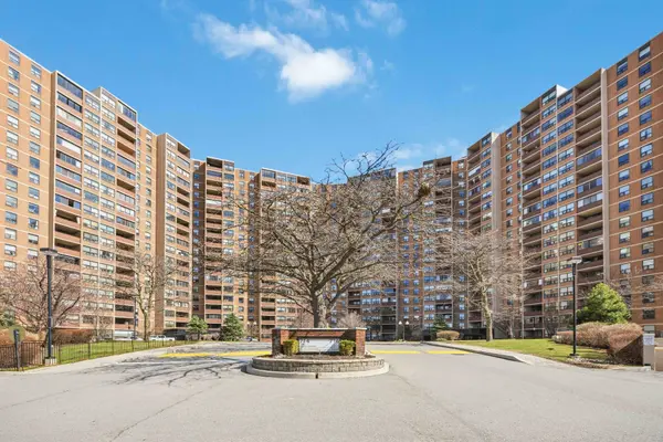 716 The West Mall N/A #405, Toronto W08, ON M9C 4X6