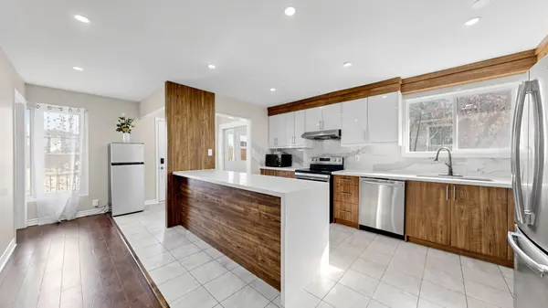 15 Gainsborough RD, Brampton, ON L6S 1X2