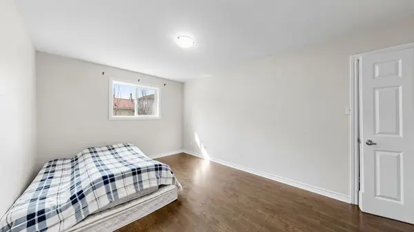 15 Gainsborough RD, Brampton, ON L6S 1X2