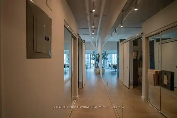 2 Fieldway RD #717, Toronto W08, ON M8Z 0B9