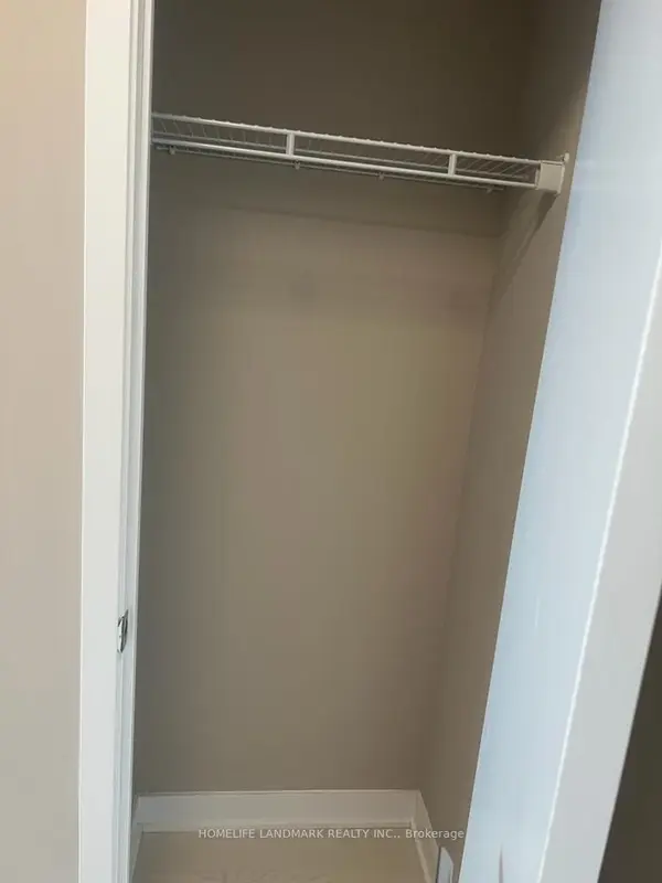 3900 Confederation Pkwy #5605, Mississauga, ON L5B 0M3