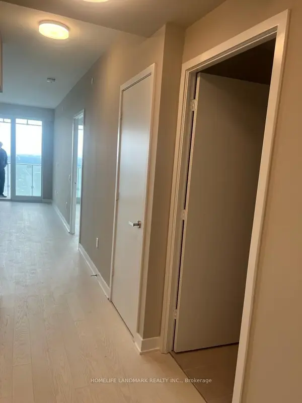 3900 Confederation Pkwy #5605, Mississauga, ON L5B 0M3