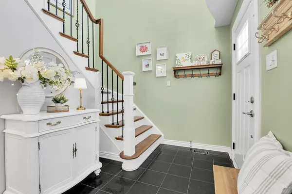 25 Waterton CRES, Kanata, ON K2M 1Y8