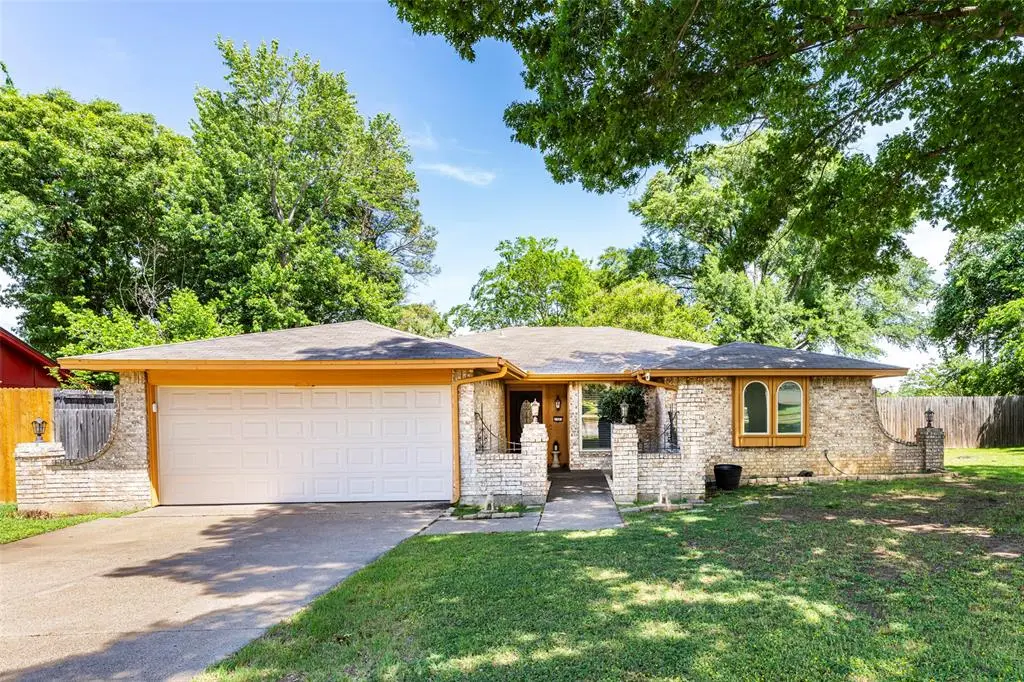 2303 Hazelwood Court, Arlington, TX 76015