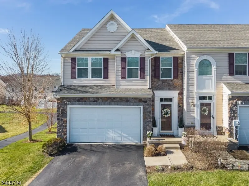 34 Washington Square Cir, Washington Boro, NJ 07882