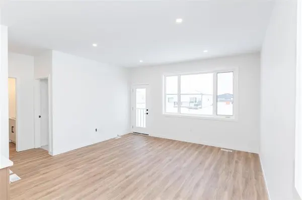 100 Grande Pointe Meadows BLVD, Grande Pointe, MB R5A 0C8