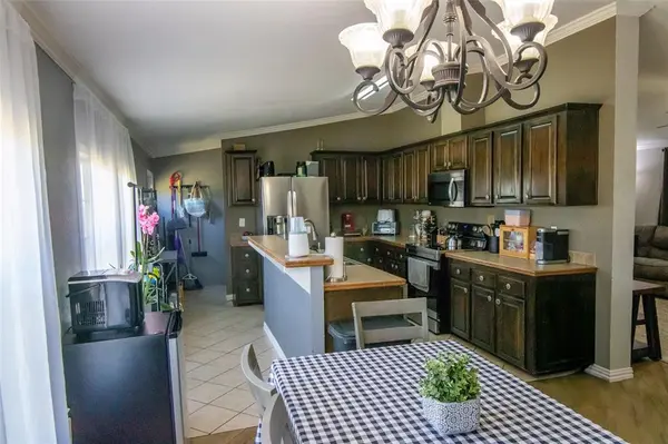 279 Ridge Trail, Rhome, TX 76078