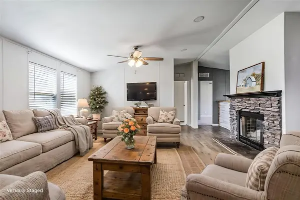 112 Pine Ridge Circle, Southmayd, TX 75092