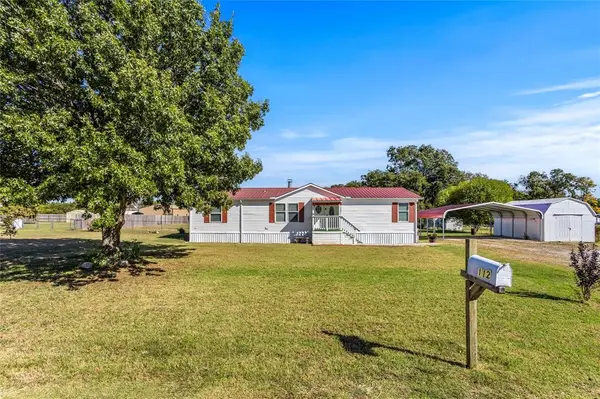 112 Pine Ridge Circle, Southmayd, TX 75092