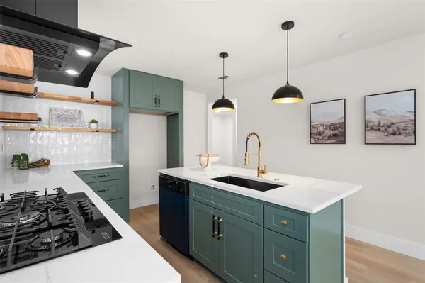 2807 Silkwood Street, Dallas, TX 75215